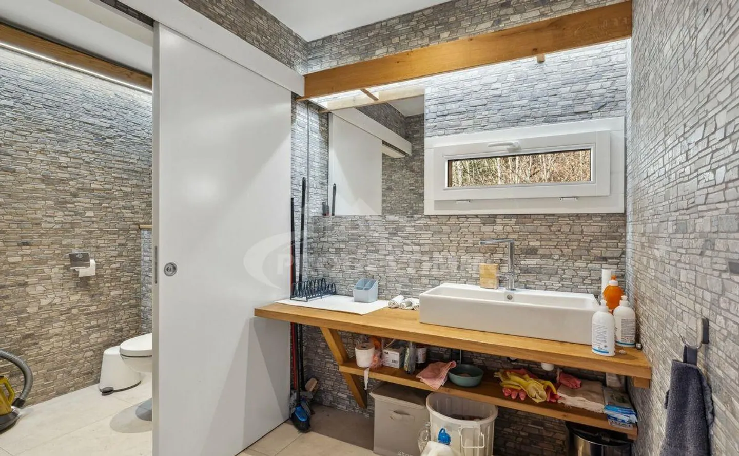 Modern Commercial Space for Rent - Photo 5 of 9