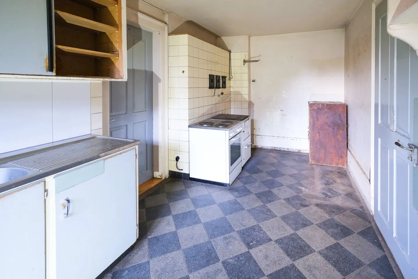 Farmhouse with 2 apartments on 3,935 m2 - Photo 8 of 20