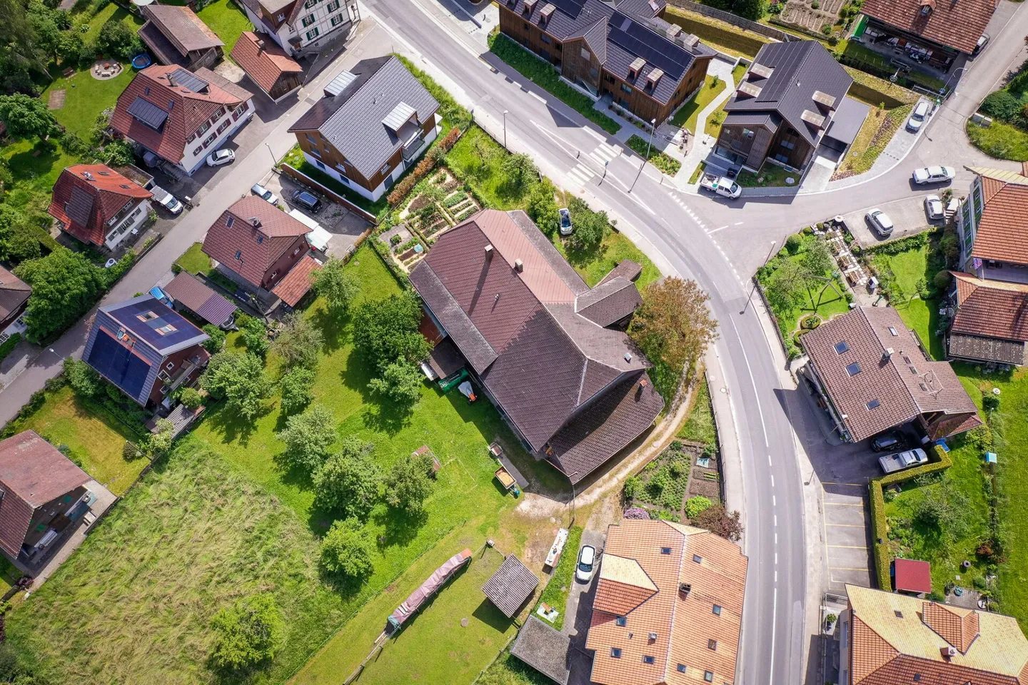 Farmhouse with 2 apartments on 3,935 m2 - Photo 15 of 20