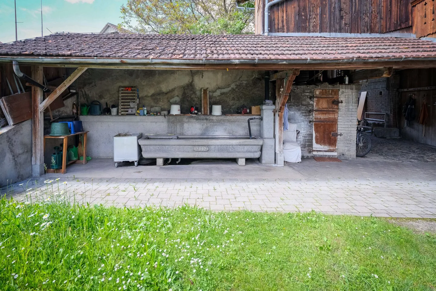 Farmhouse with 2 apartments on 3,935 m2 - Photo 16 of 20