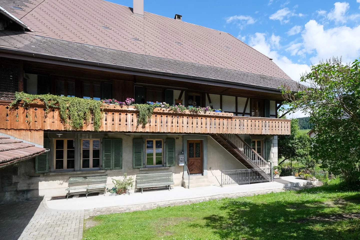 Farmhouse with 2 apartments on 3,935 m2 - Photo 18 of 20