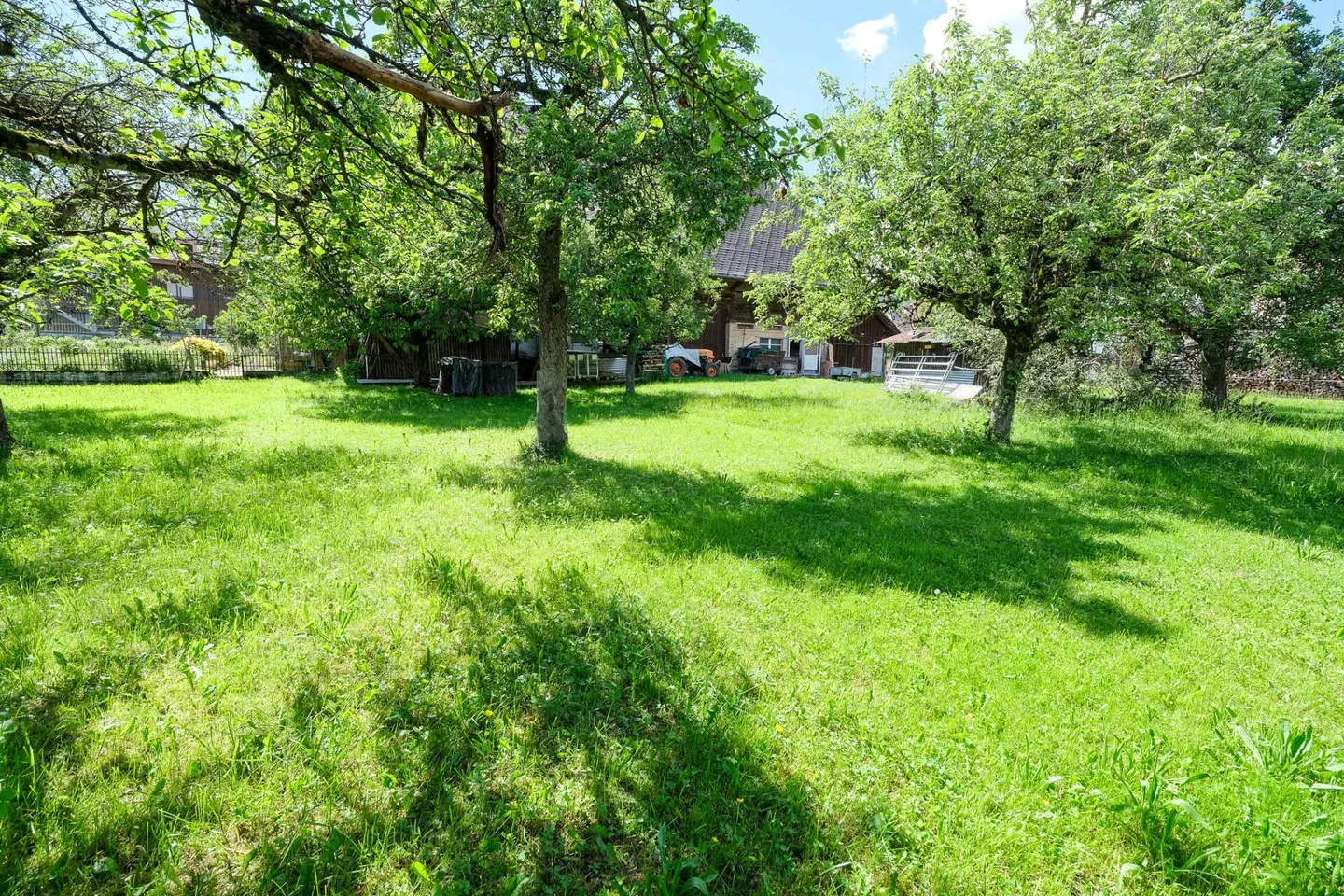 Farmhouse with 2 apartments on 3,935 m2 - Photo 19 of 20