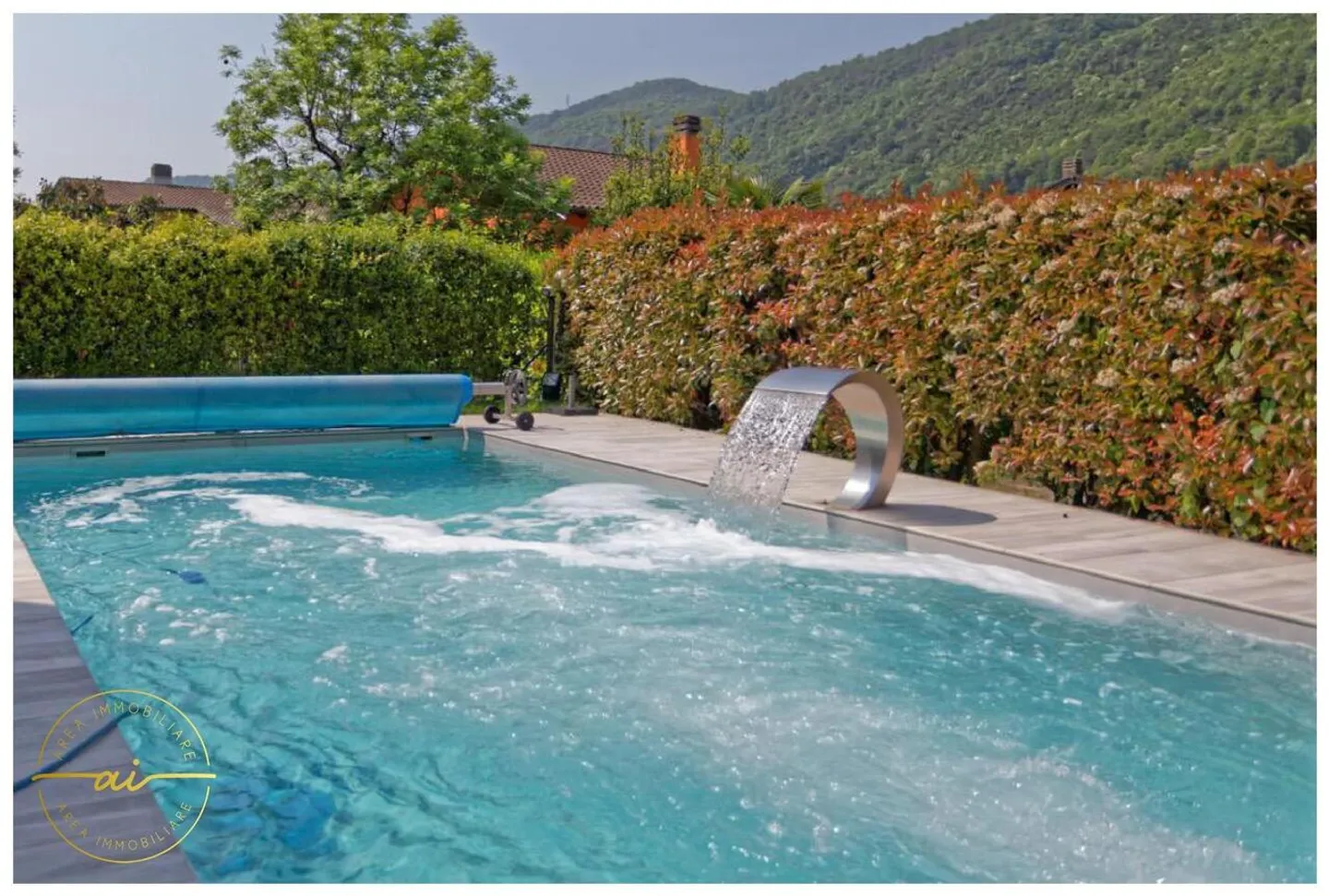 Villa con grande veranda, giardino e piscina privata - Foto 3 di 13