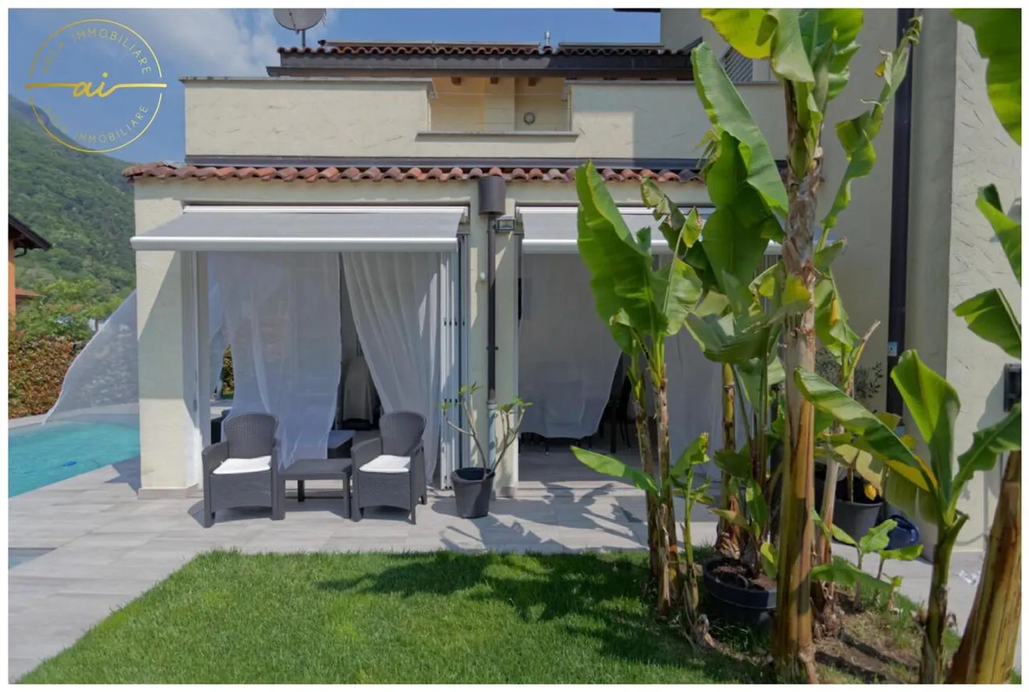 Villa con grande veranda, giardino e piscina privata - Foto 4 di 13