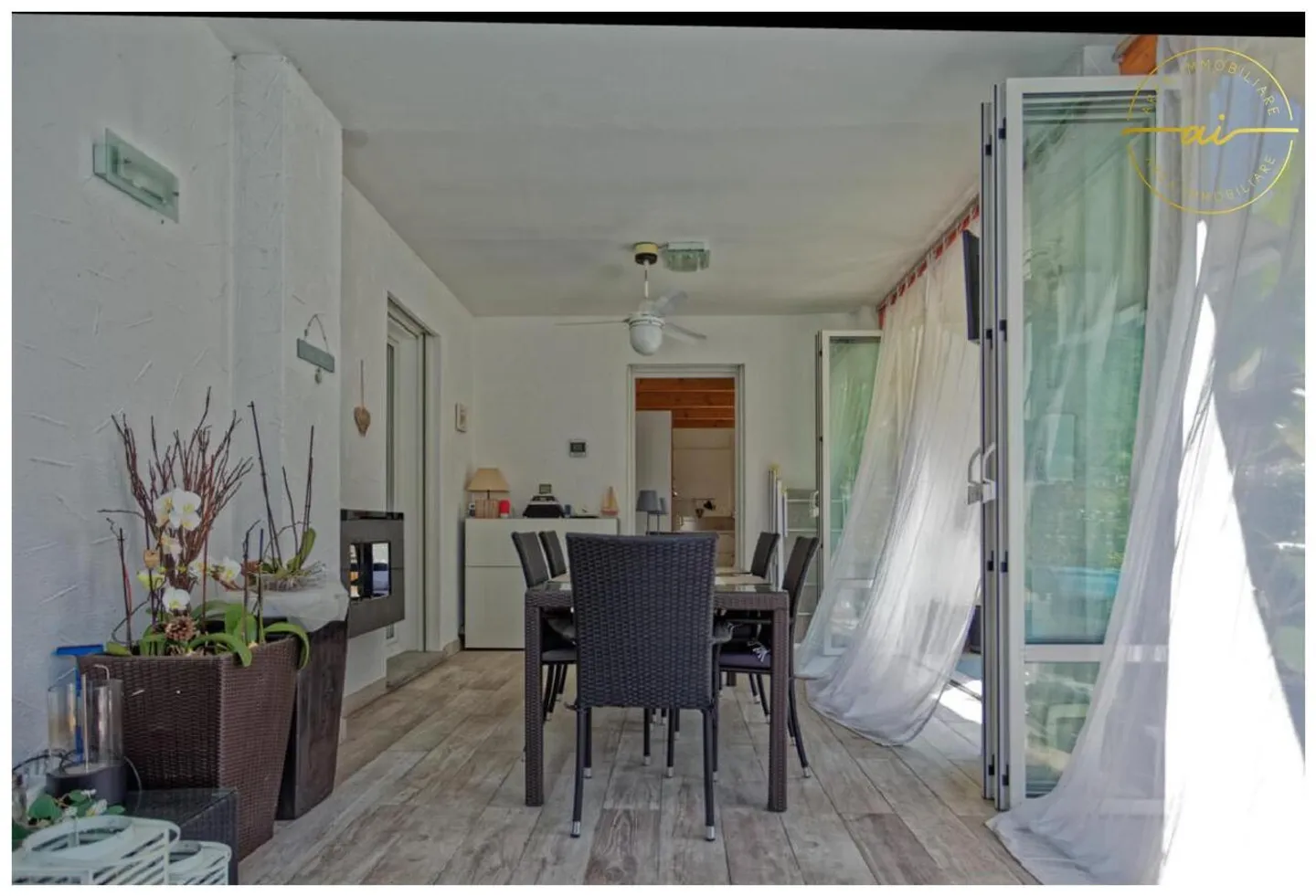 Villa con grande veranda, giardino e piscina privata - Foto 5 di 13
