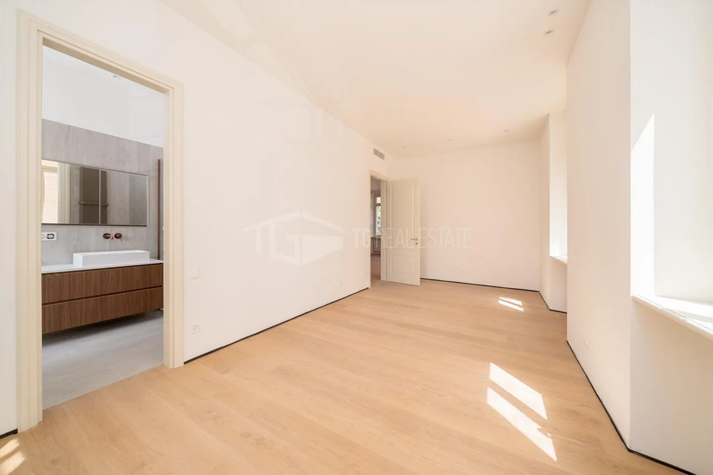 APPARTEMENT DE CHARME À QUELQUES PAS DU PARC CIANI - Photo 8 sur 12