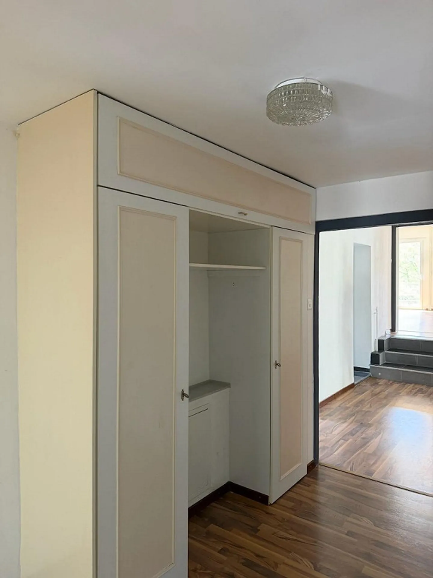 Unique Opportunity - 6-Room Apartment in Central Location - Photo 9 of 12