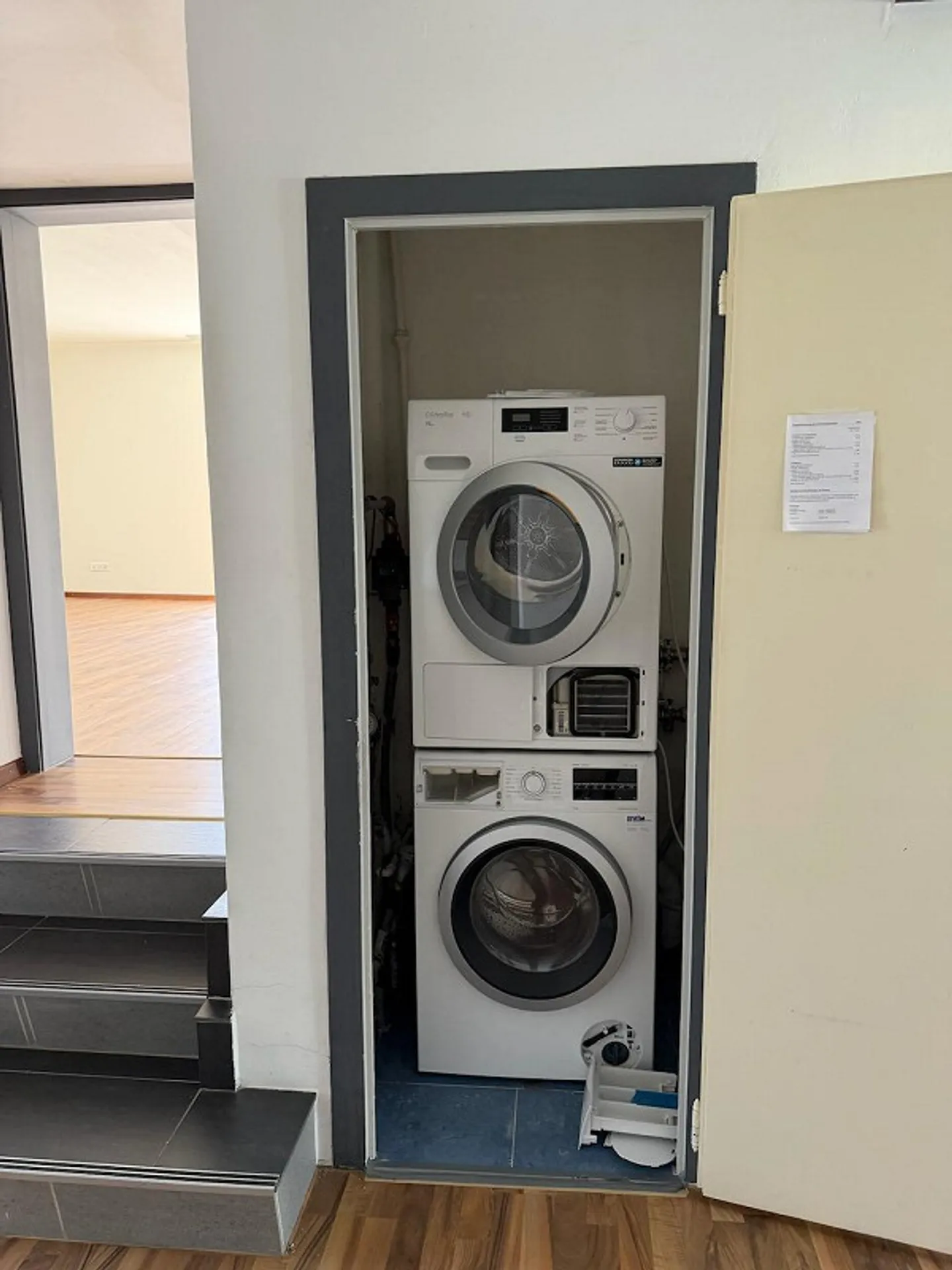 Unique Opportunity - 6-Room Apartment in Central Location - Photo 11 of 12
