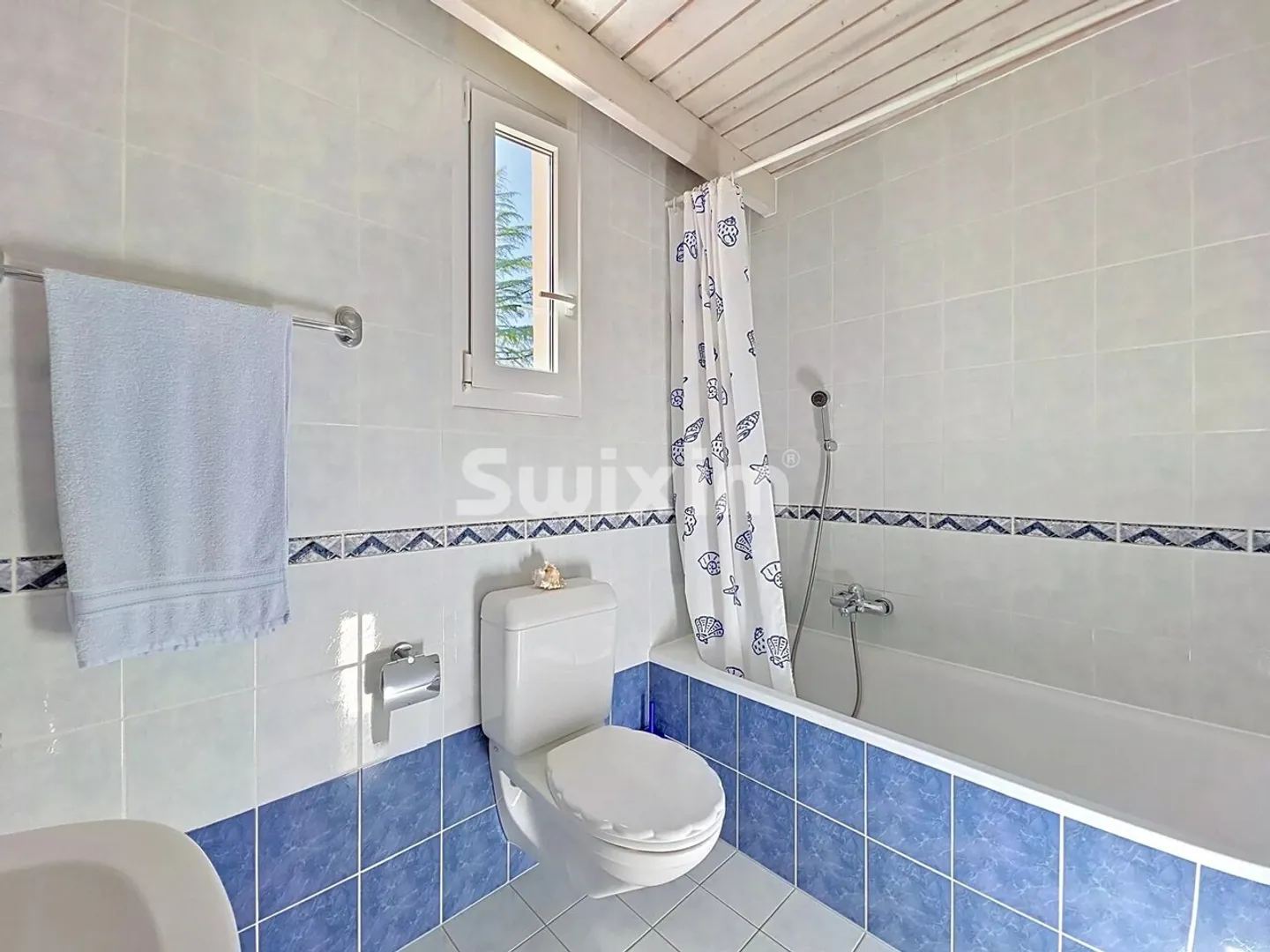 FAMILIENHAUS IN RUHIGER LAGE MIT POOL - Foto 8 von 8