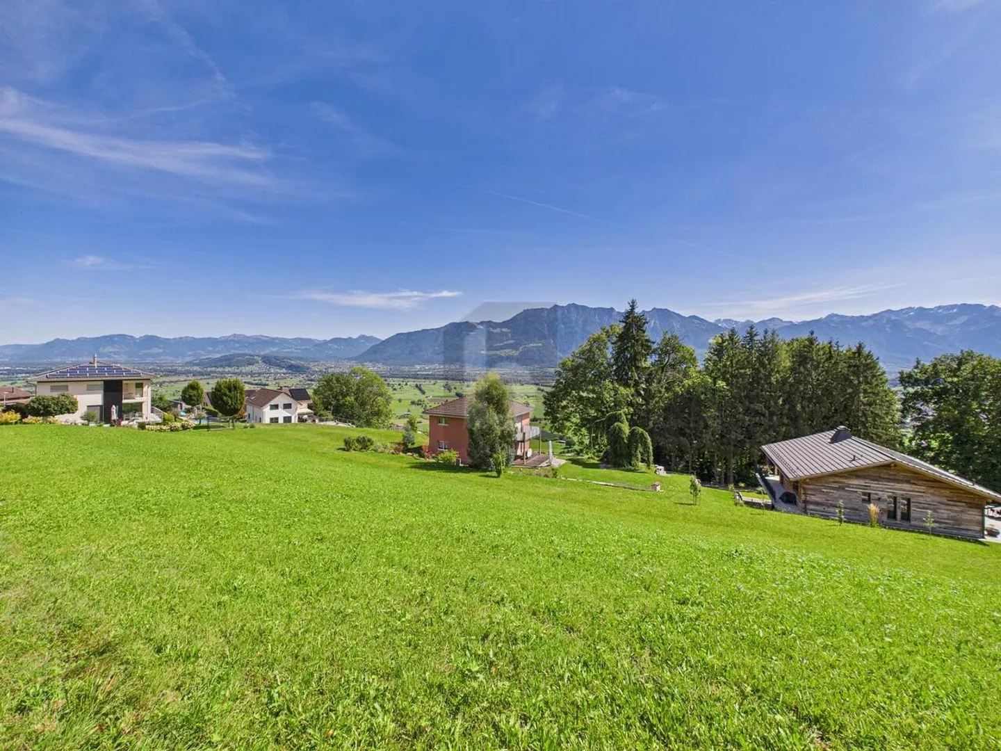 TERRAIN CONSTRUCTIBLE ATTRACTIF AVEC VUES MERVEILLEUSES - Photo 1 sur 4