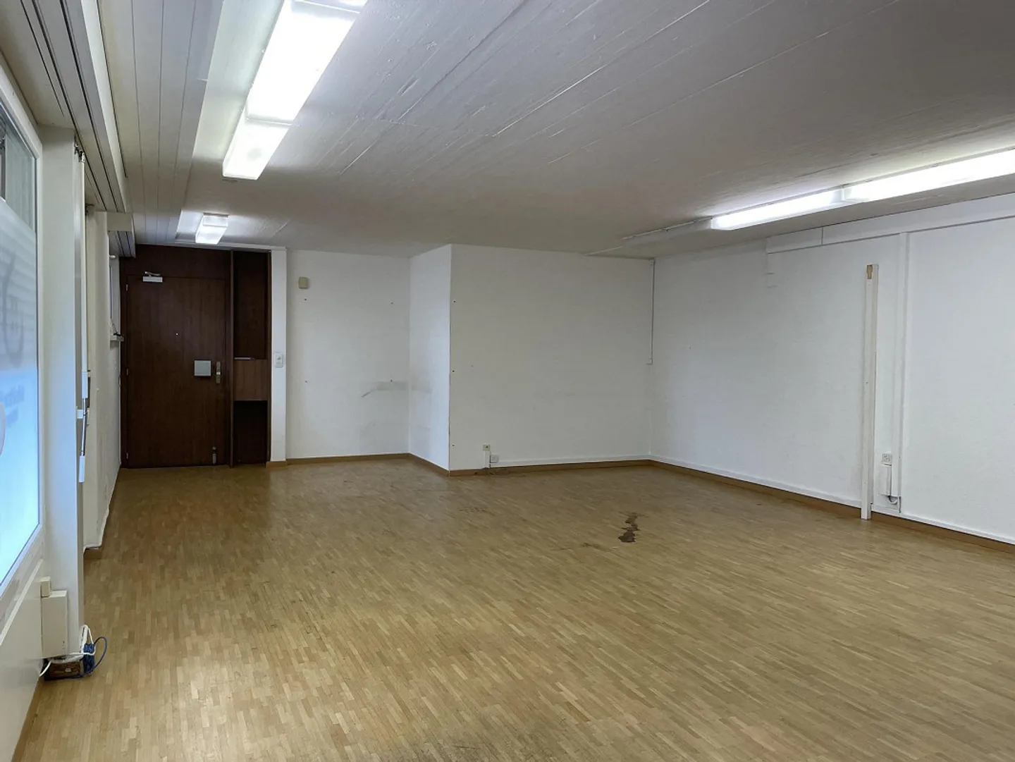 Espace commercial à Zurich-Seebach temporairement en sous-location - Photo 4 sur 8