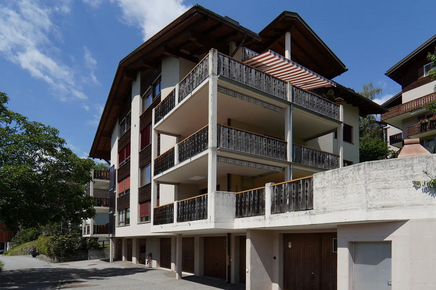 Helle 4,5 Zimmer Wohnung mit sonniger Weitsicht (inkl. Garage) - Foto 1 von 12