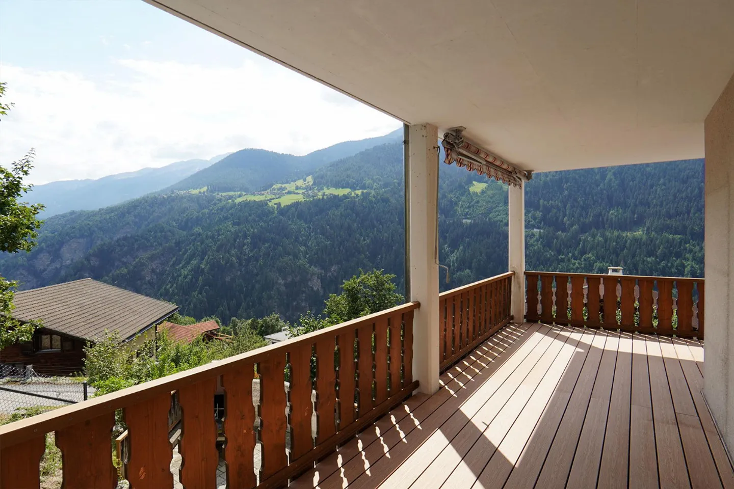 Helle 4,5 Zimmer Wohnung mit sonniger Weitsicht (inkl. Garage) - Foto 2 von 12