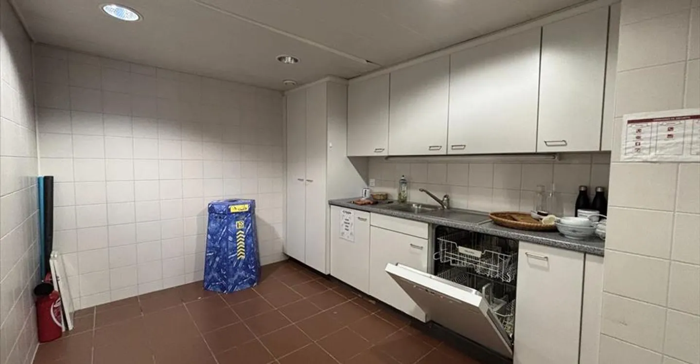 Office space for rent - Photo 1 of 9