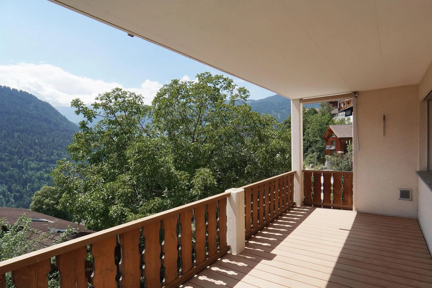 Helle 4,5 Zimmer Wohnung mit sonniger Weitsicht (inkl. Garage) - Foto 3 von 12