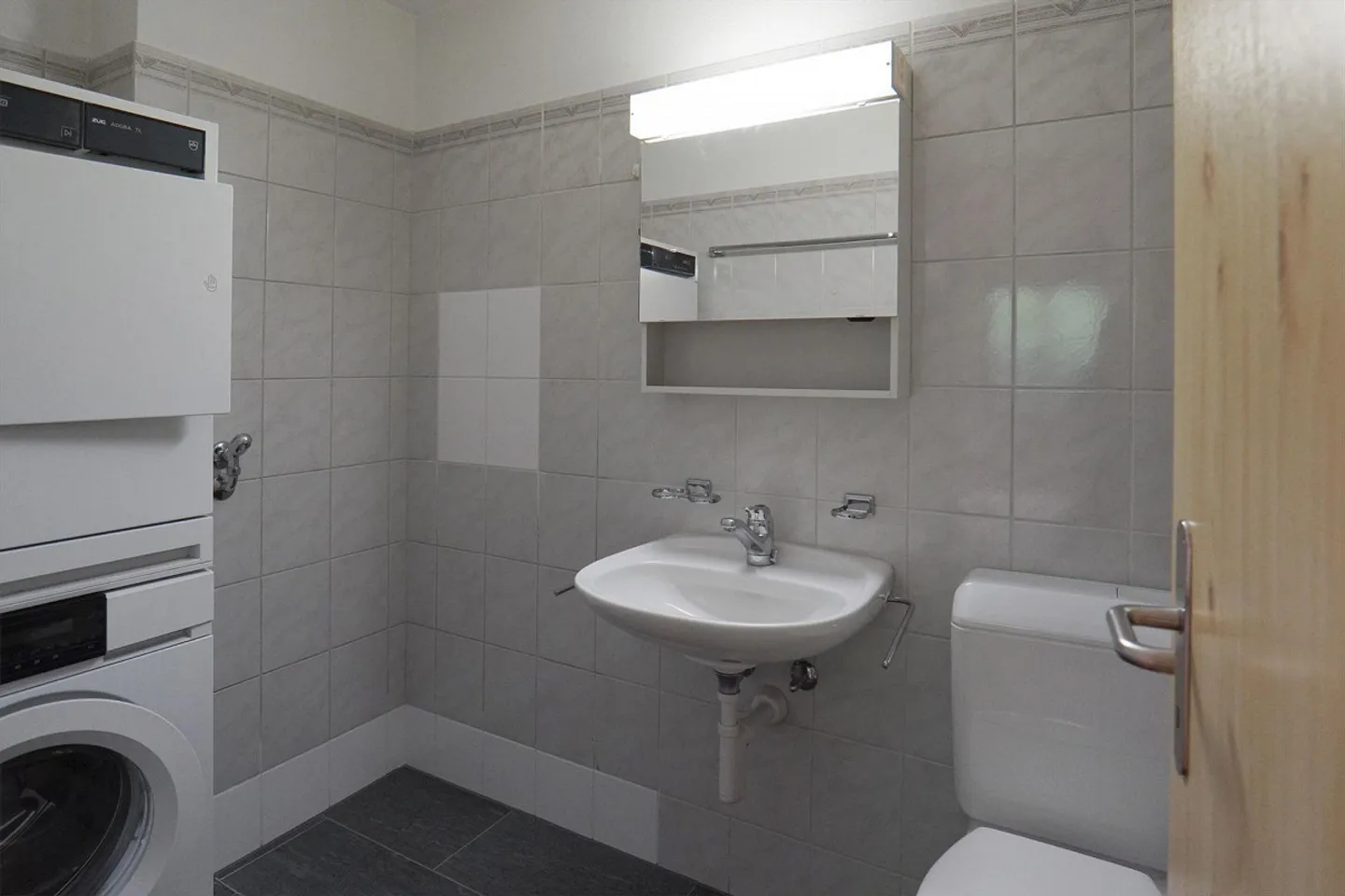 Helle 4,5 Zimmer Wohnung mit sonniger Weitsicht (inkl. Garage) - Foto 11 von 12