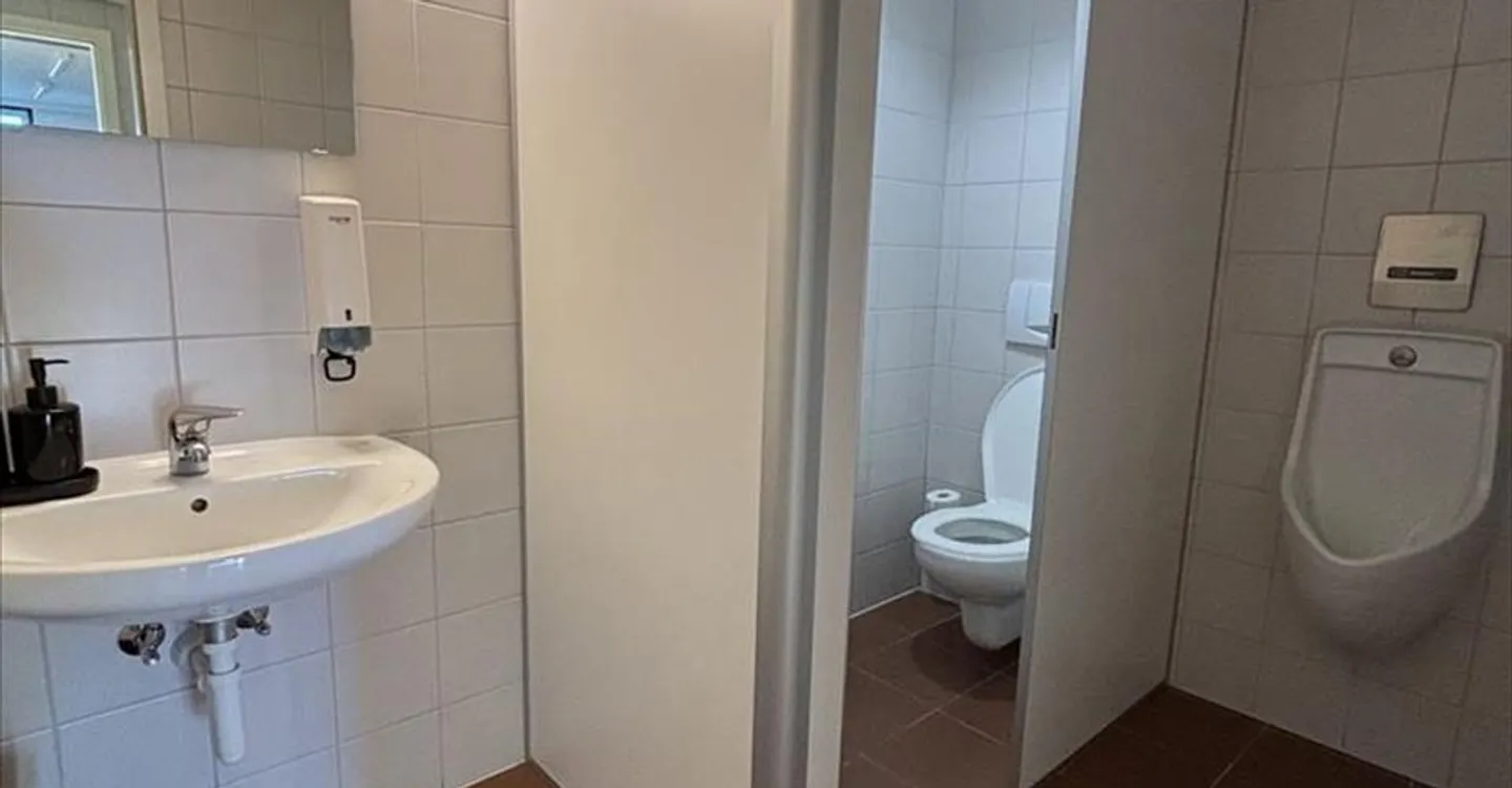 Office space for rent - Photo 5 of 9