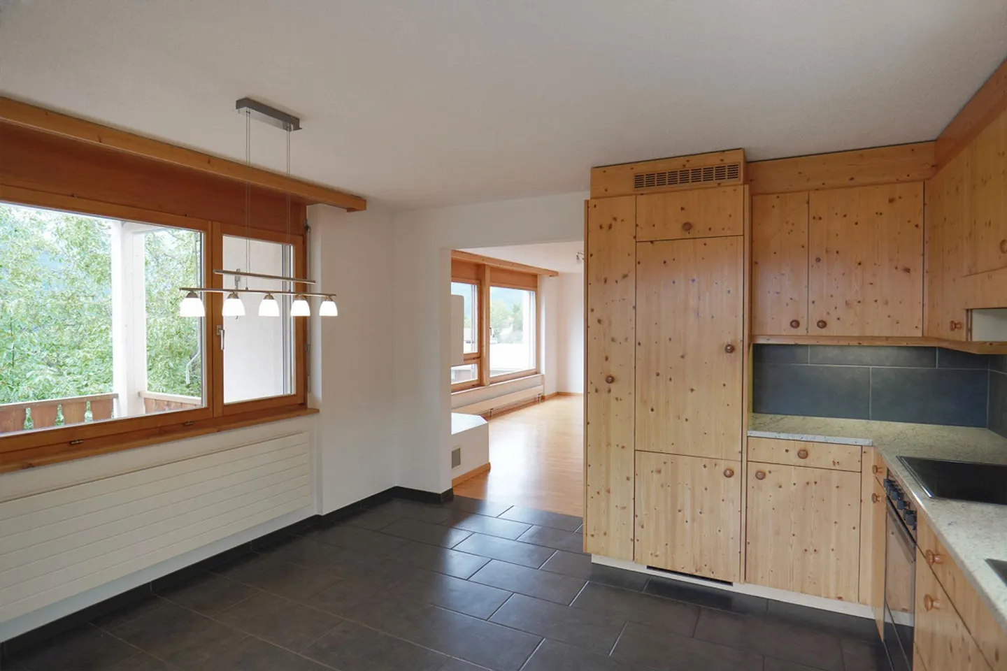 Helle 4,5 Zimmer Wohnung mit sonniger Weitsicht (inkl. Garage) - Foto 5 von 12