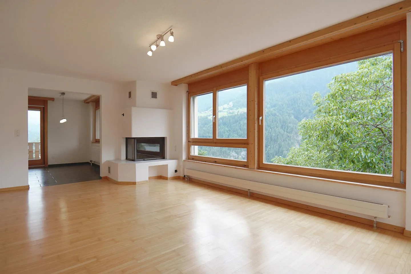 Helle 4,5 Zimmer Wohnung mit sonniger Weitsicht (inkl. Garage) - Foto 6 von 12