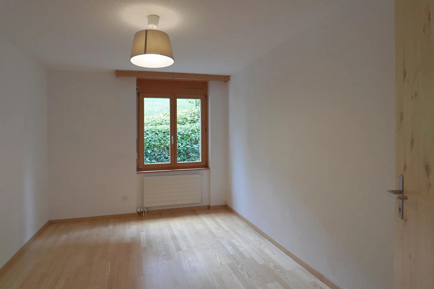 Helle 4,5 Zimmer Wohnung mit sonniger Weitsicht (inkl. Garage) - Foto 8 von 12