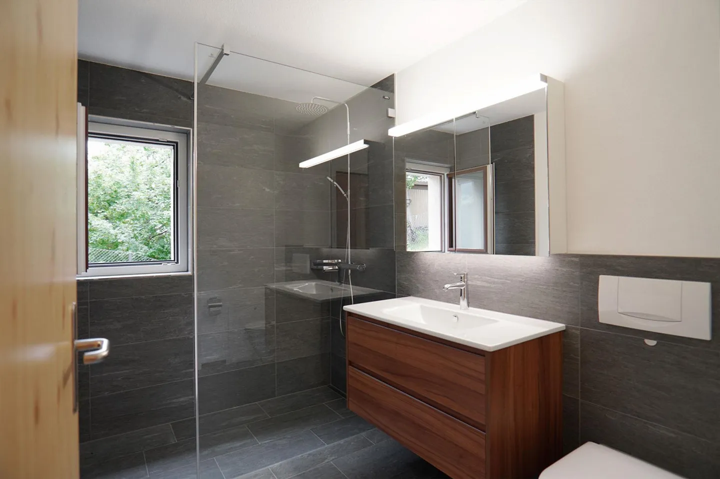 Helle 4,5 Zimmer Wohnung mit sonniger Weitsicht (inkl. Garage) - Foto 10 von 12