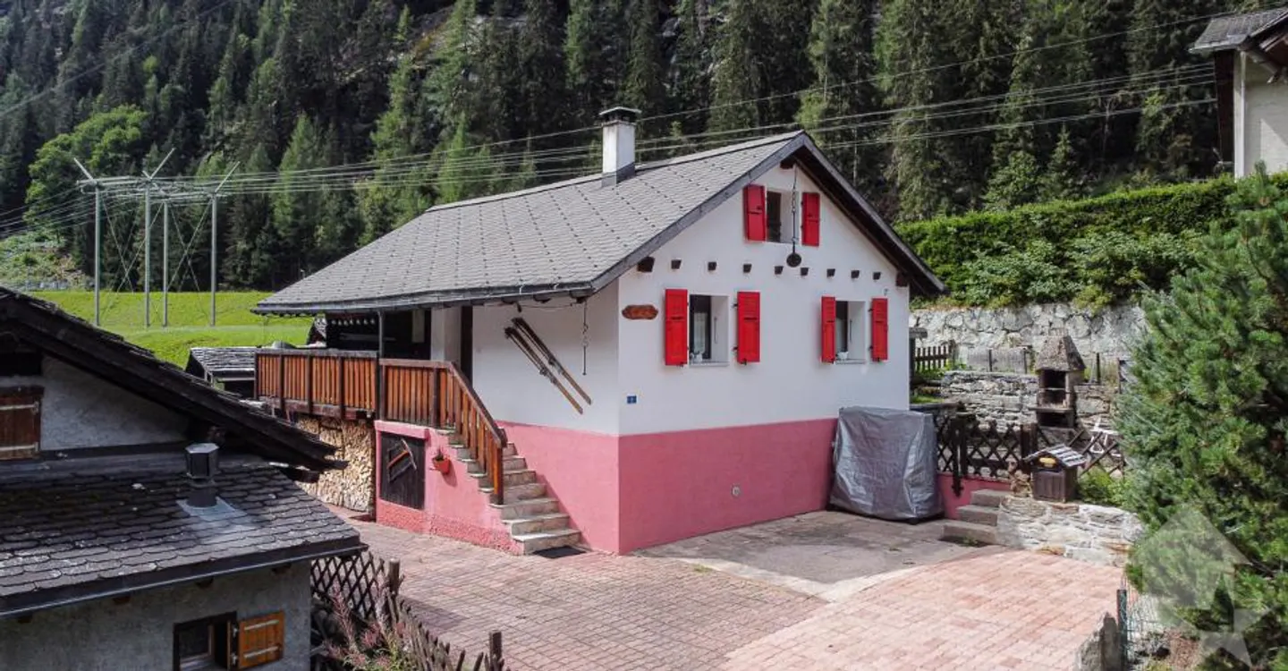 Charming chalet in Mottec with two independent apartments - Photo 1 of 12