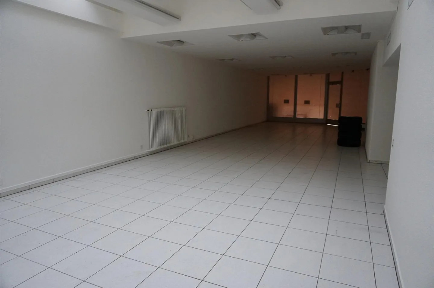 Gewerbefläche mit Grosser Sichtbarkeit - Foto 3 von 6