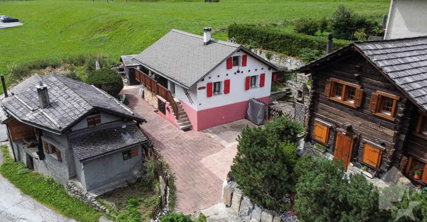 Charming chalet in Mottec with two independent apartments - Photo 12 of 12