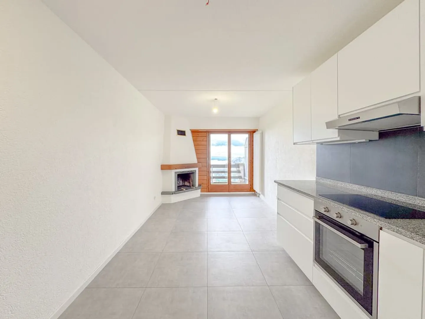 2,5-Zimmer-Wohnung mit Balkon - Wunderschöner Ausblick - Renoviert 2025 - Foto 1 von 11