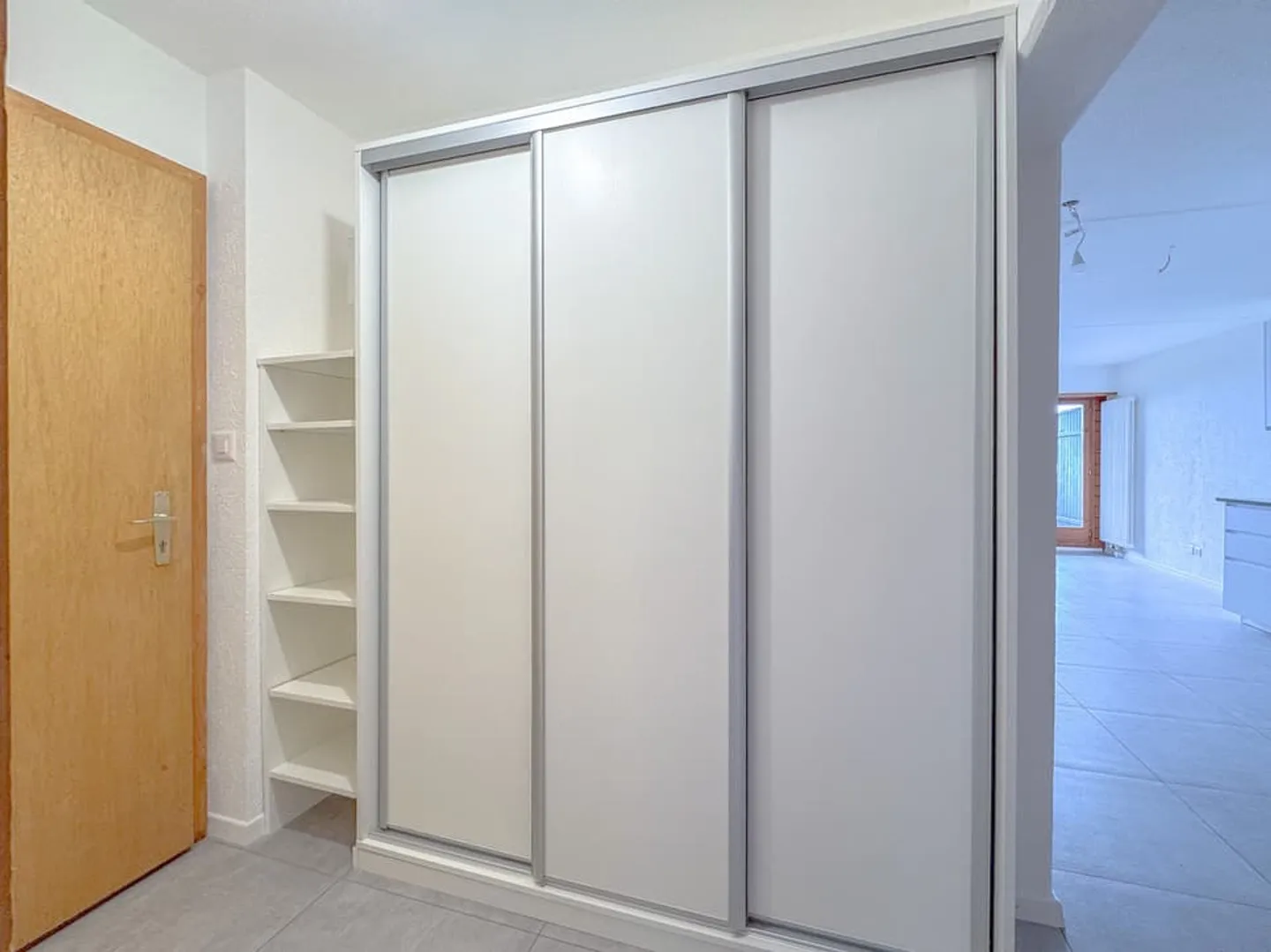 2,5-Zimmer-Wohnung mit Balkon - Wunderschöner Ausblick - Renoviert 2025 - Foto 8 von 11