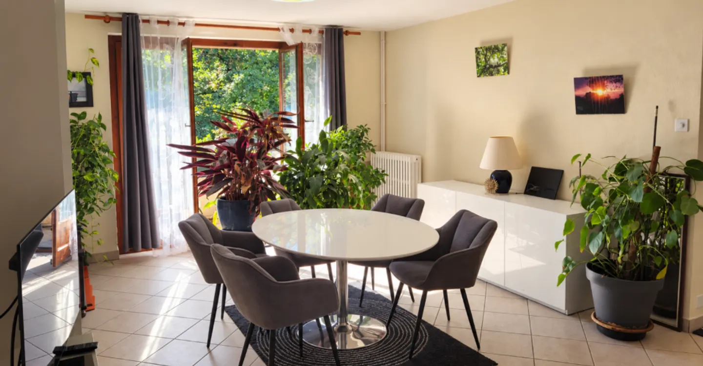 Appartement spacieux avec jardin - Photo 2 sur 6