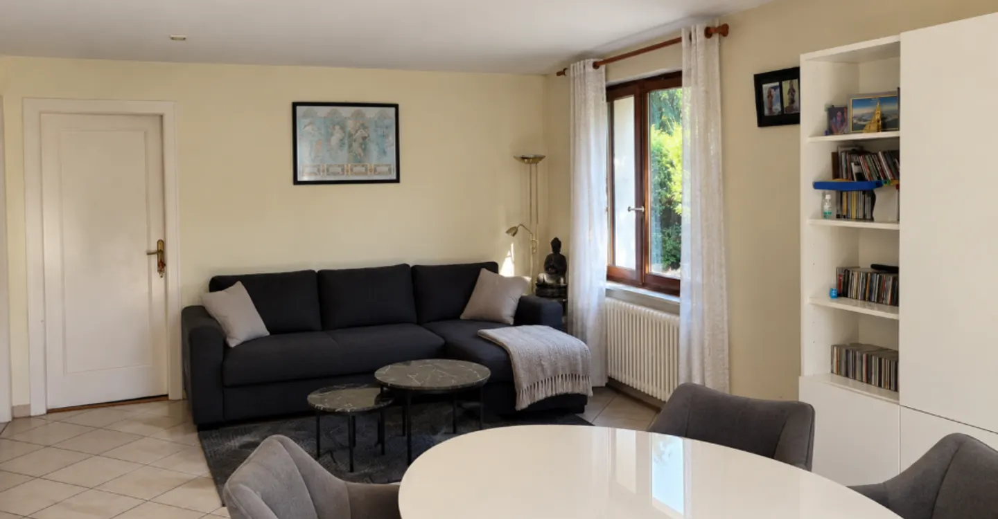 Appartement spacieux avec jardin - Photo 3 sur 6