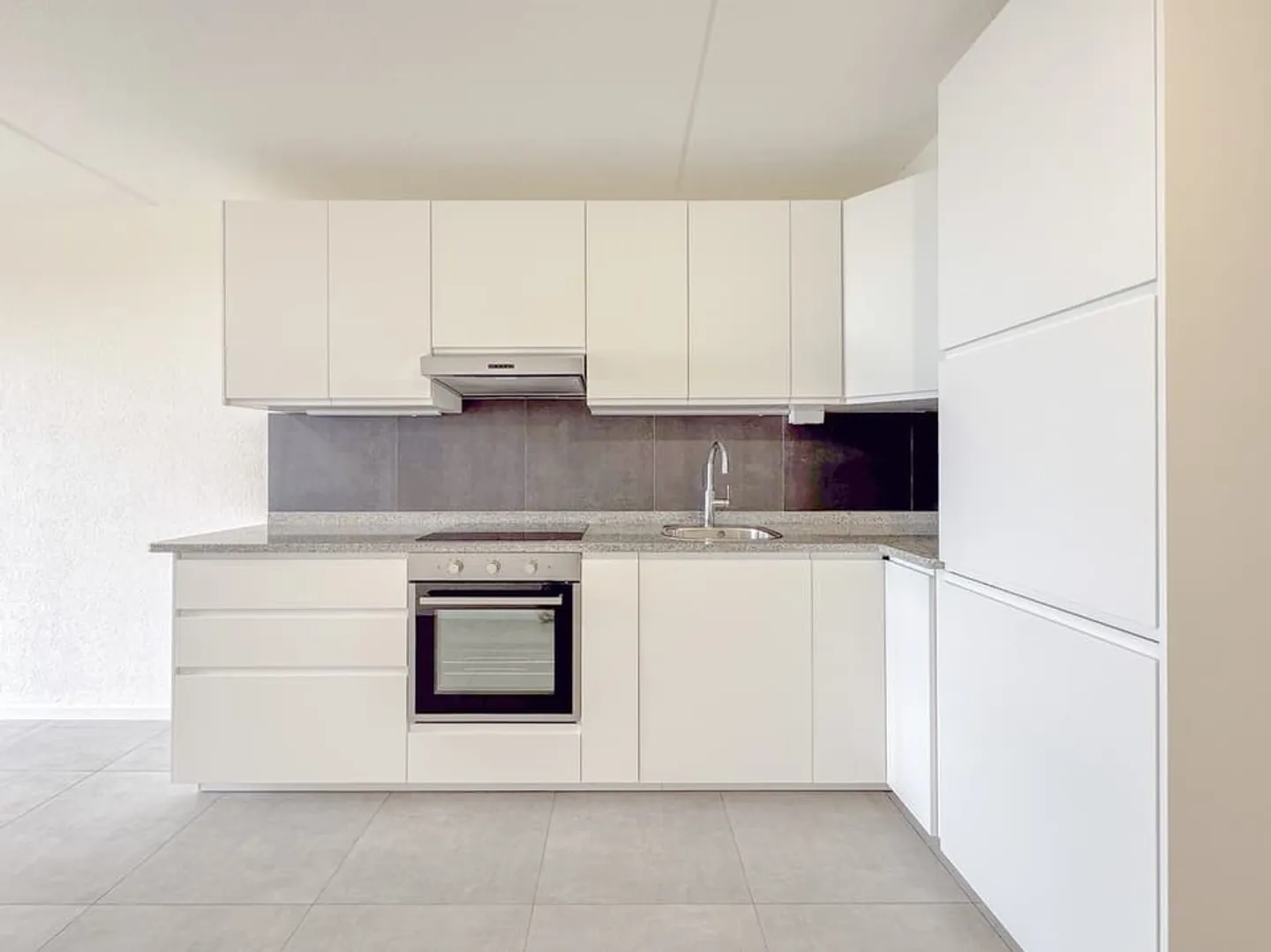 2,5-Zimmer-Wohnung mit Balkon - Wunderschöner Ausblick - Renoviert 2025 - Foto 2 von 11