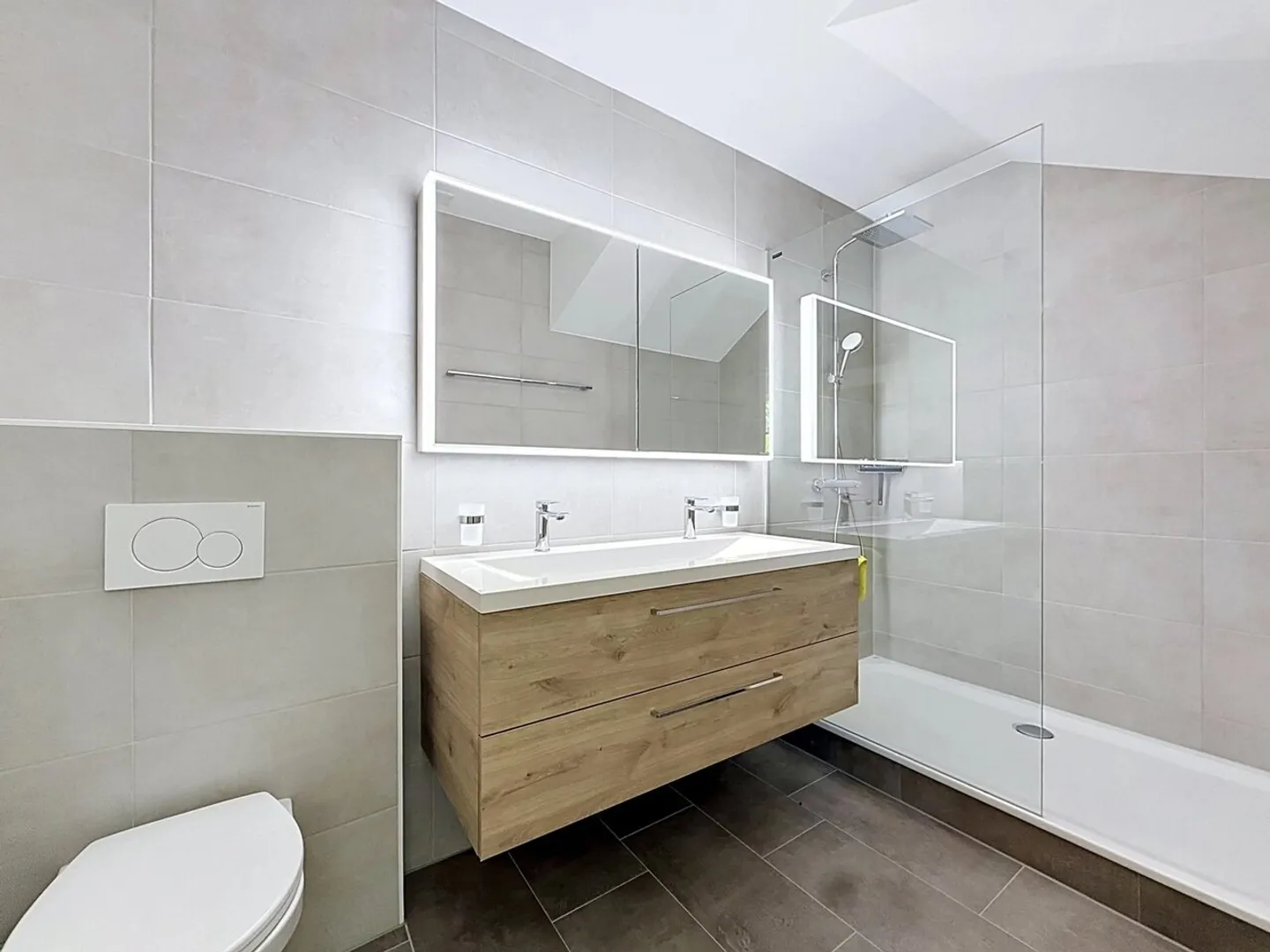 For rent: Renovated 4.5 rooms of 150 m² with garden, garage and panoramic view - Photo 13 of 13