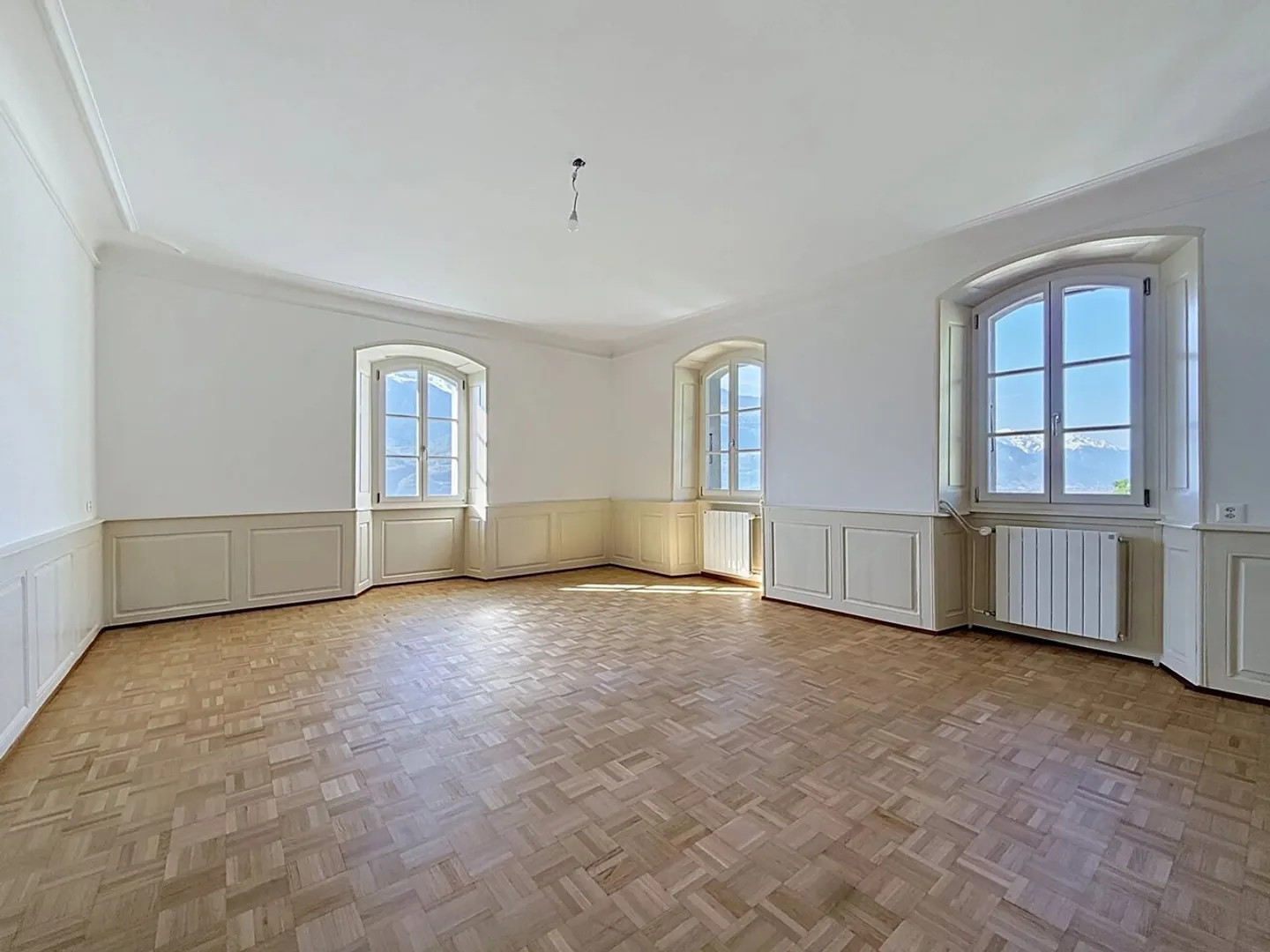 For rent: Renovated 4.5 rooms of 150 m² with garden, garage and panoramic view - Photo 8 of 13