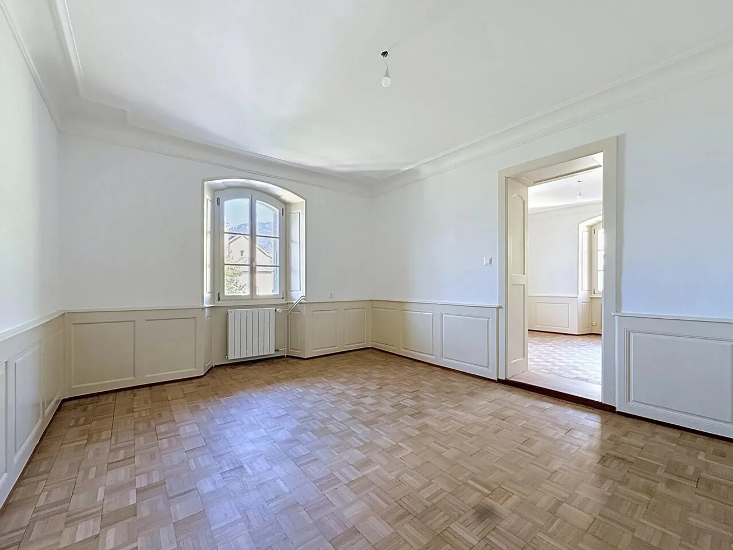 For rent: Renovated 4.5 rooms of 150 m² with garden, garage and panoramic view - Photo 10 of 13