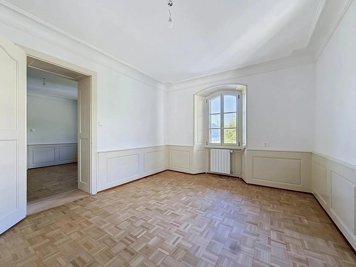 For rent: Renovated 4.5 rooms of 150 m² with garden, garage and panoramic view - Photo 11 of 13