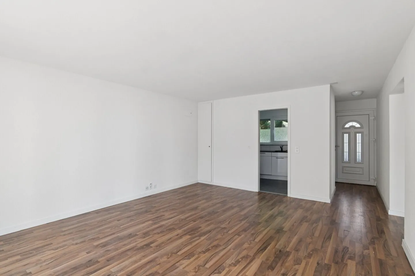 Super Location - Renovated - 2 Balconies - Photo 3 of 7