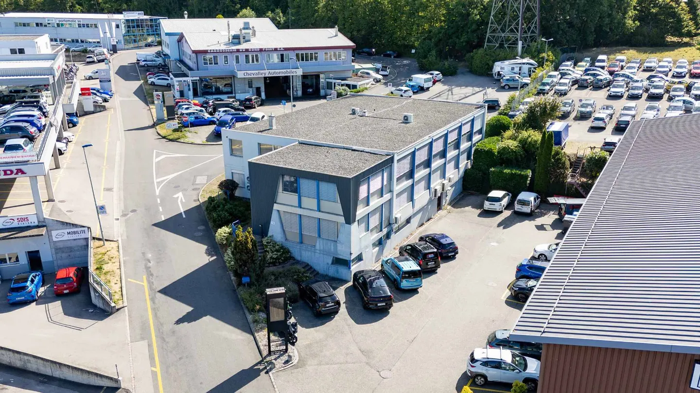 Office spaces from 230 m2 in a small administrative building - Photo 3 of 8