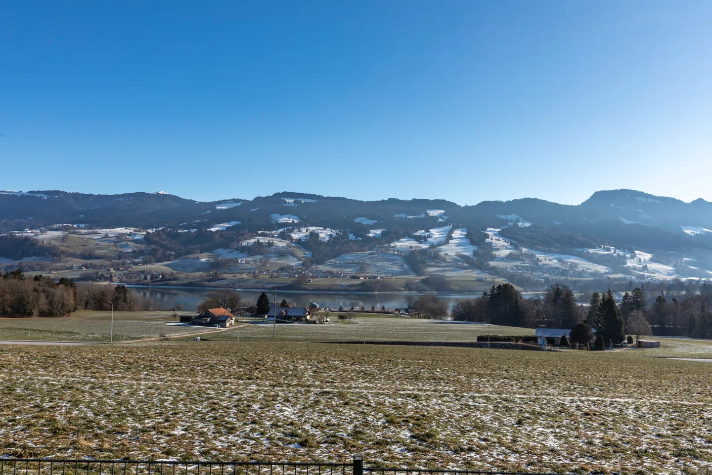 Magnifico appartamento di 5.5 stanze - vista panoramica sul lago e giardino di 420 m - Foto 2 di 9