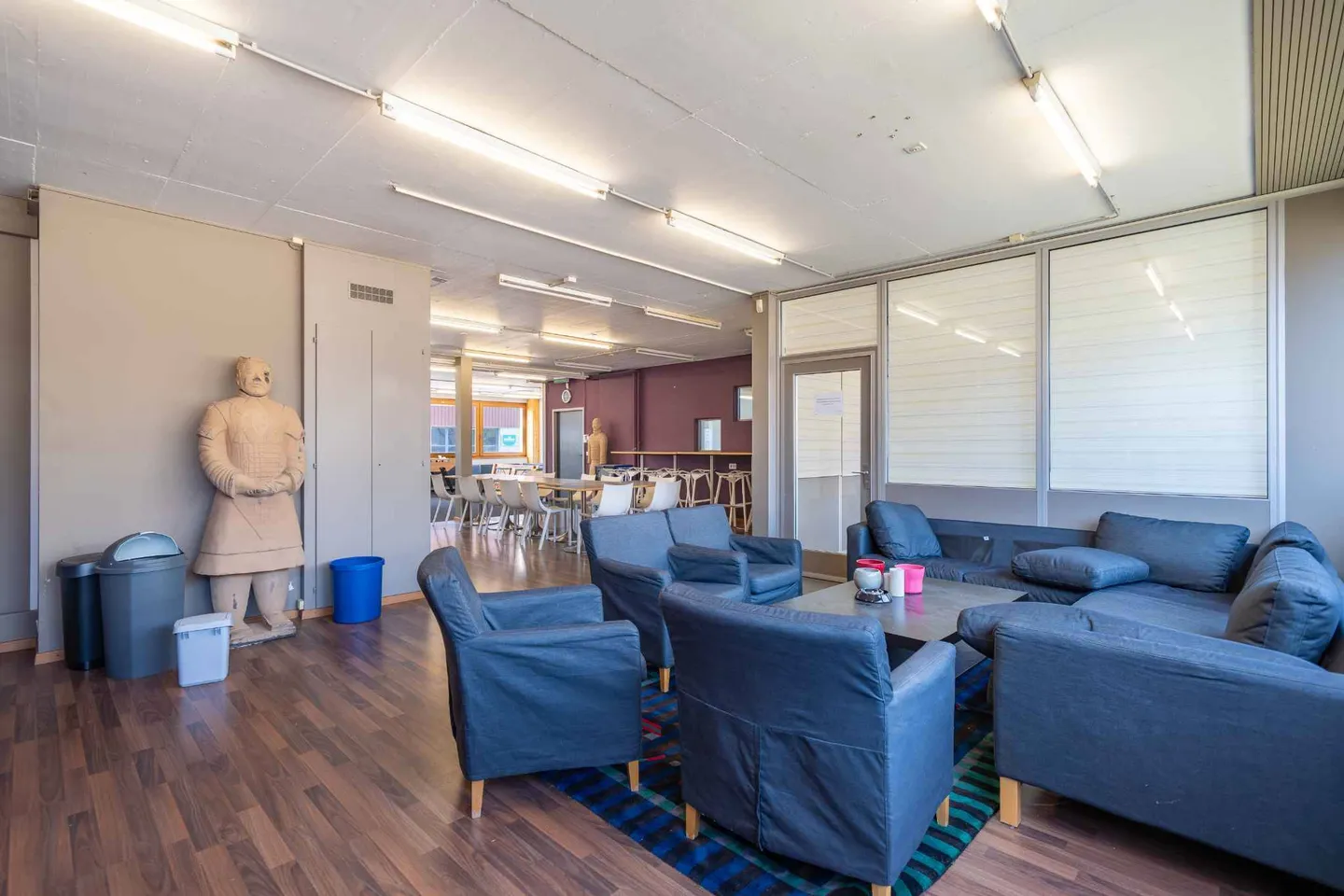 Office spaces from 230 m2 in a small administrative building - Photo 6 of 8