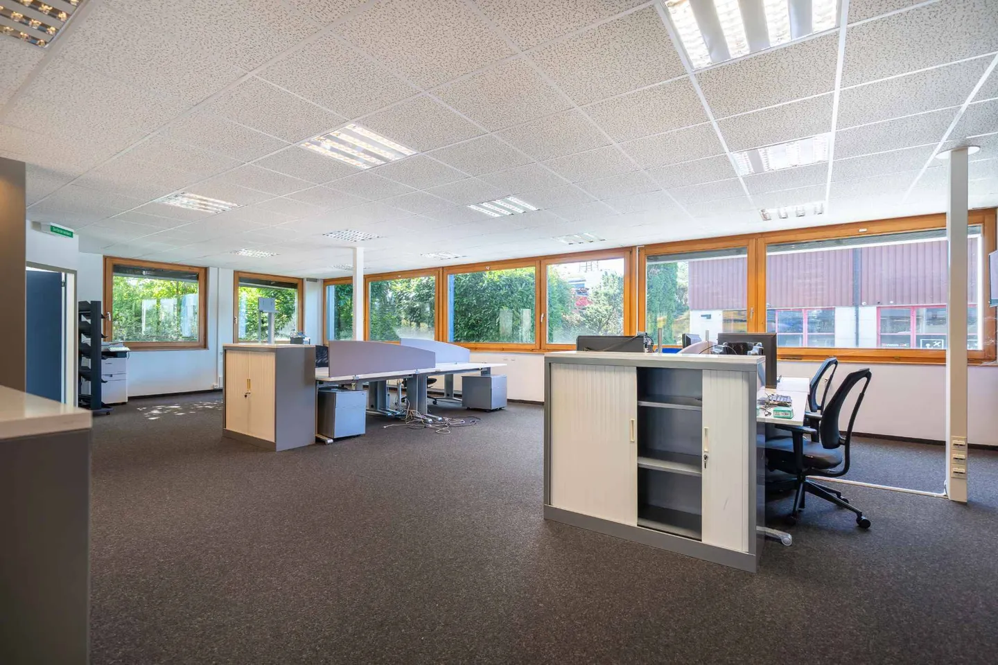 Office spaces from 230 m2 in a small administrative building - Photo 7 of 8