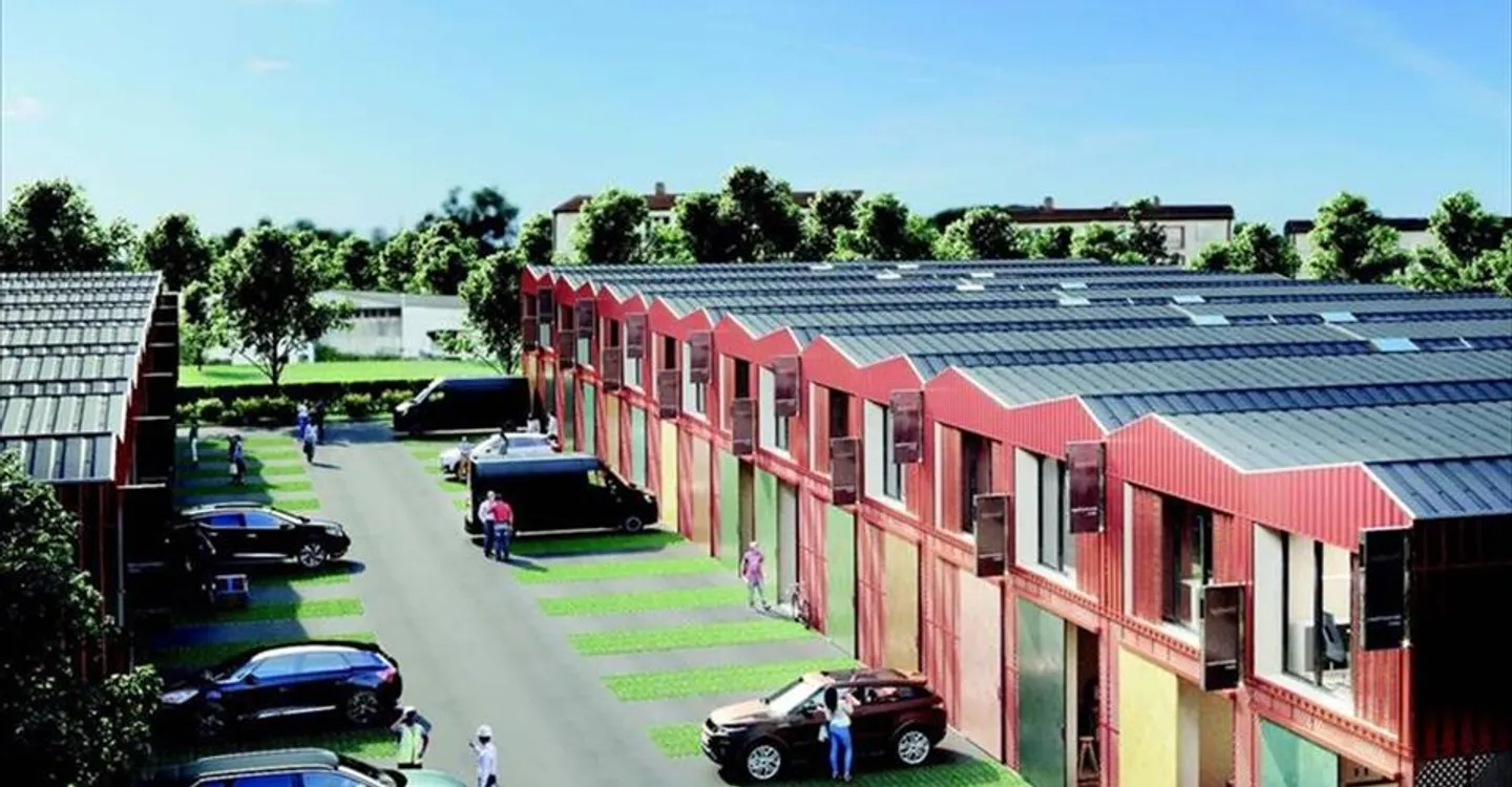 Mixed-use building for rent - Photo 8 of 13