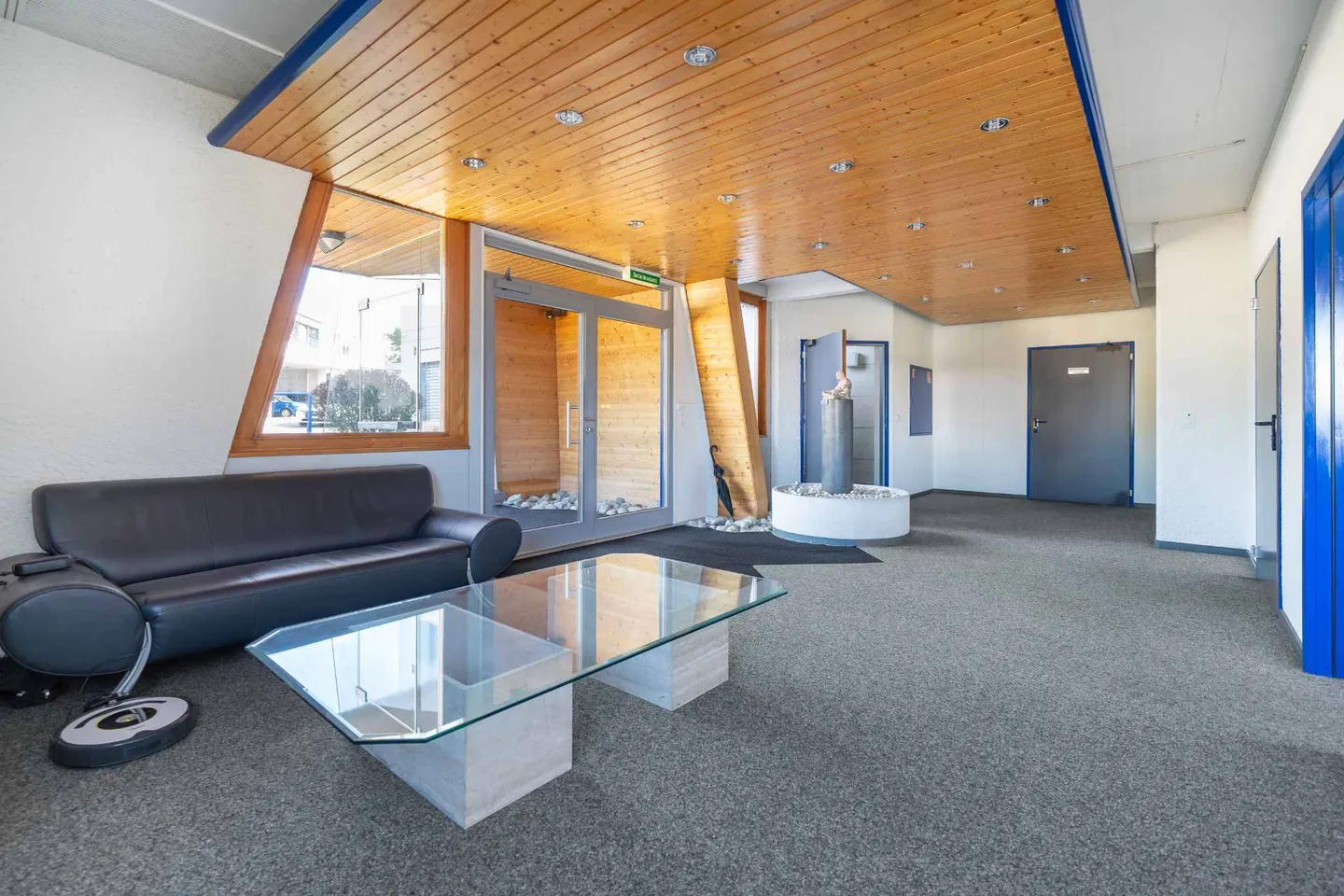 Office spaces from 230 m2 in a small administrative building - Photo 5 of 8