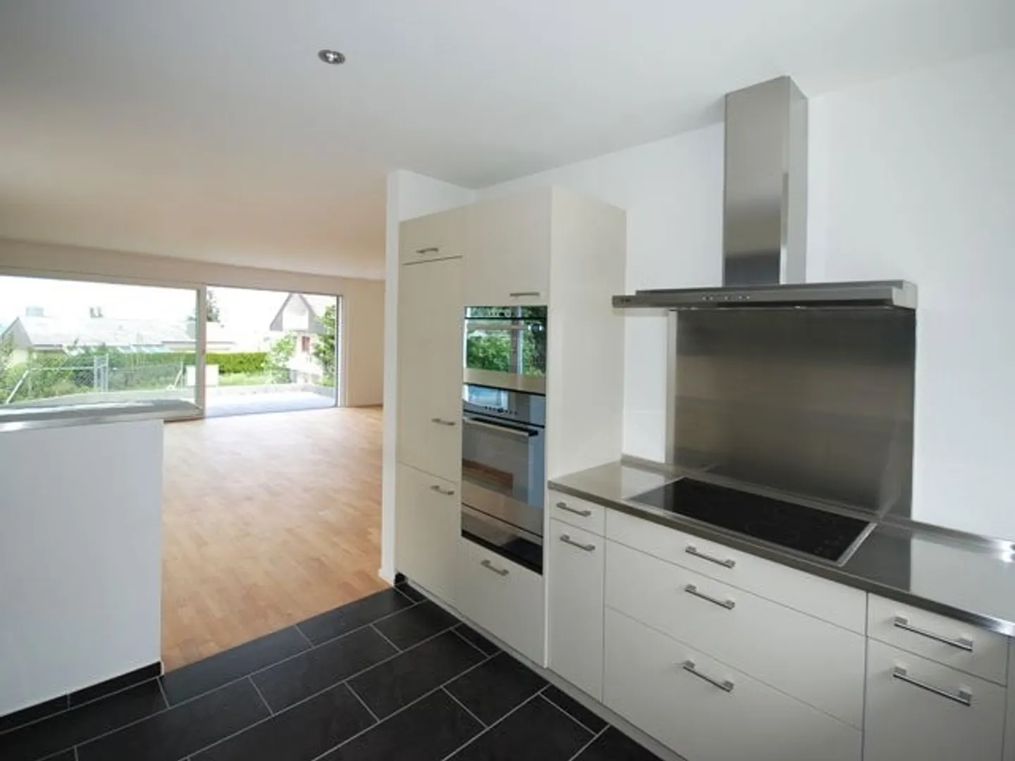 RENT WITHOUT DEPOSIT - Feel-good oasis with sunny garden terrace - Photo 4 of 10