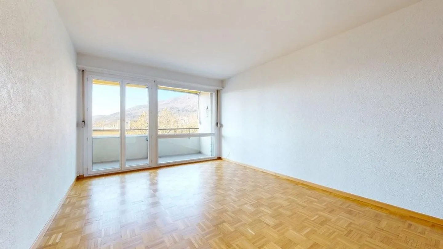 Living with beautiful lake view! - Photo 4 of 7