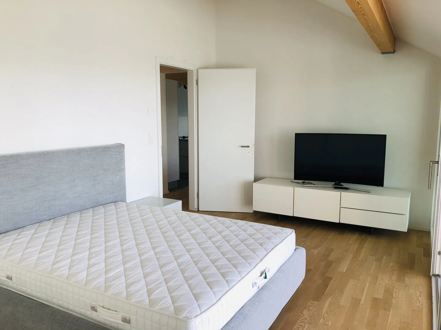 Appartamento di Lusso con Vista Lago - Foto 3 di 11
