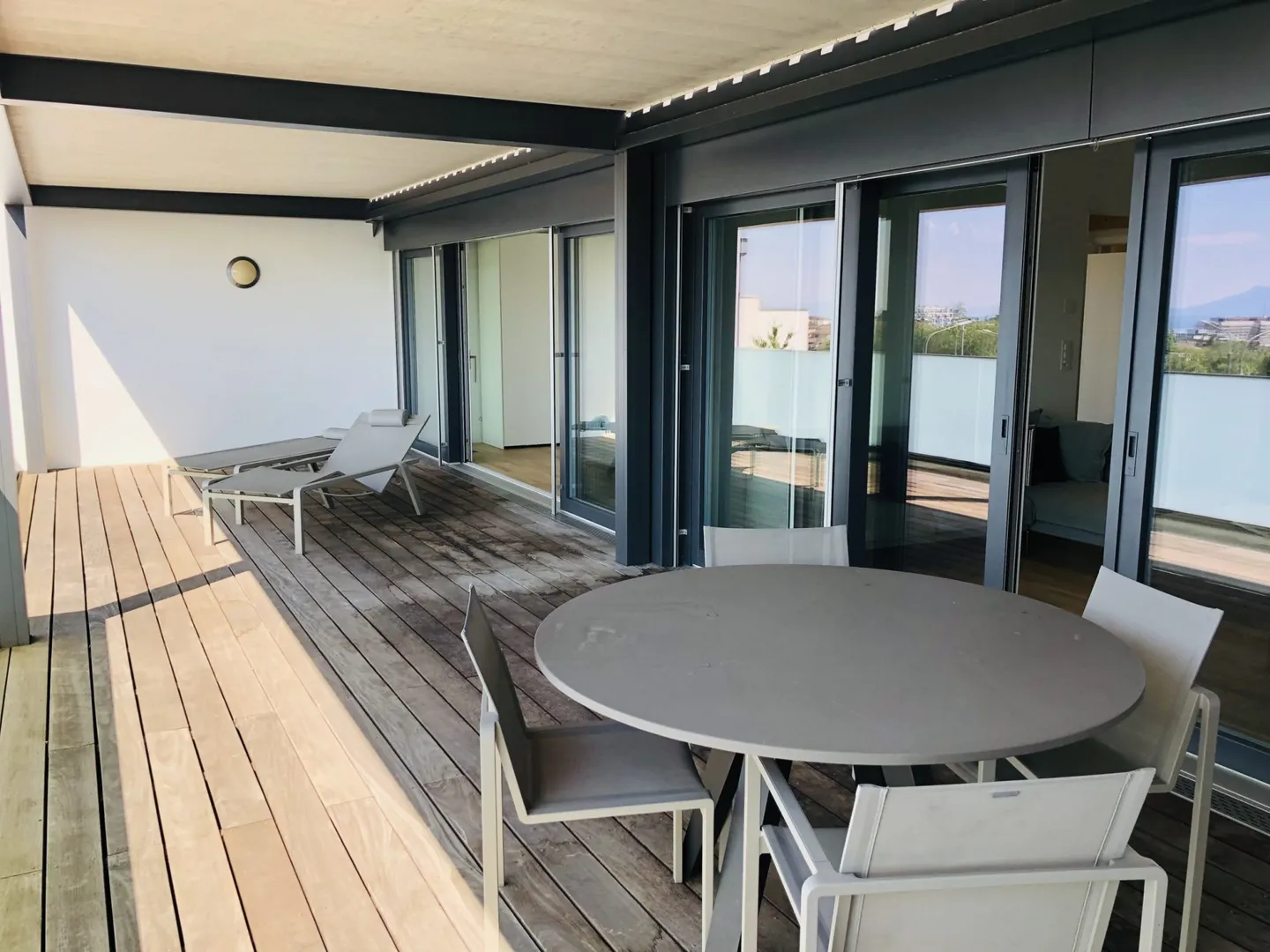 Appartamento di Lusso con Vista Lago - Foto 8 di 11