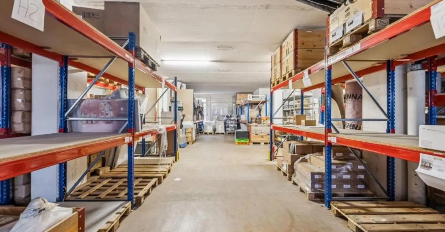 SPACE FOR YOUR IDEAS - versatile commercial space in Zurich Altstetten - Photo 3 of 5