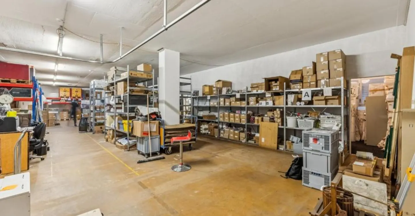 SPACE FOR YOUR IDEAS - versatile commercial space in Zurich Altstetten - Photo 4 of 5